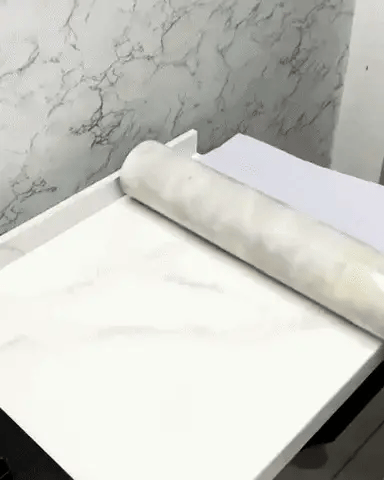 ADHESIVO TIPO MARMOL BLANCO 60CM x 2.5 MTS .